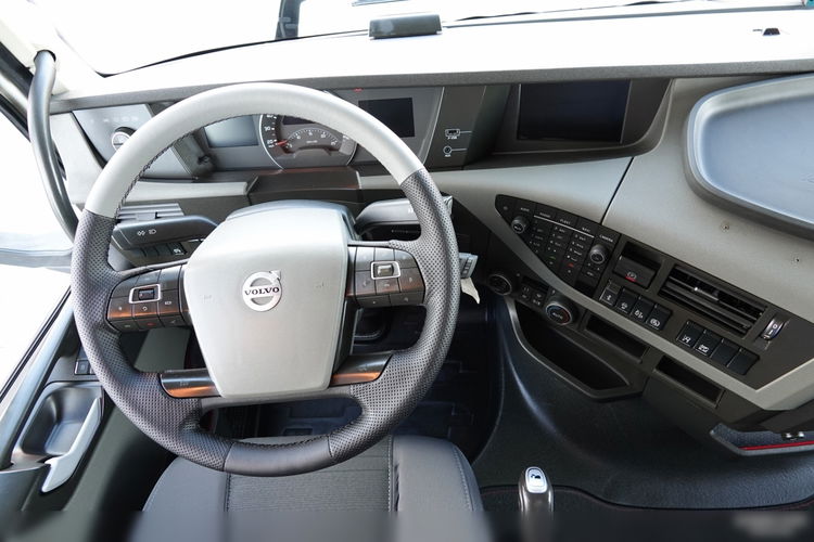 Volvo FH 500 / KLIMA POSTOJOWA / OPONY 100% / PO KONTRAKCIE SERWISOWYM / SPROWADZONY zdjęcie 28