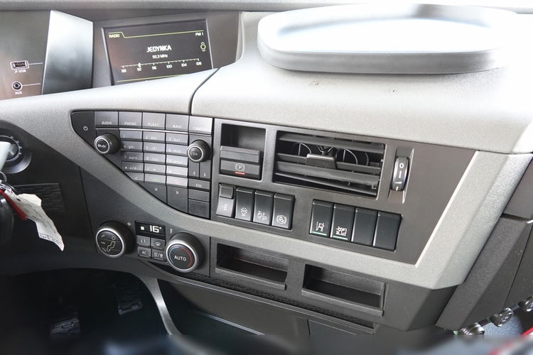 Volvo FH 500 / KLIMA POSTOJOWA / OPONY 100% / PO KONTRAKCIE SERWISOWYM / SPROWADZONY zdjęcie 29