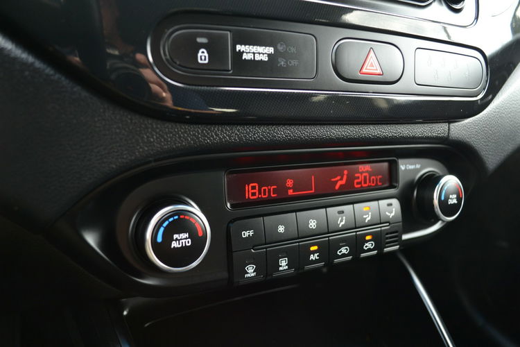 Kia Carens 1.6 135KM Podgrz. Kierownica, Fotele Climatronic LED 2016r zdjęcie 19
