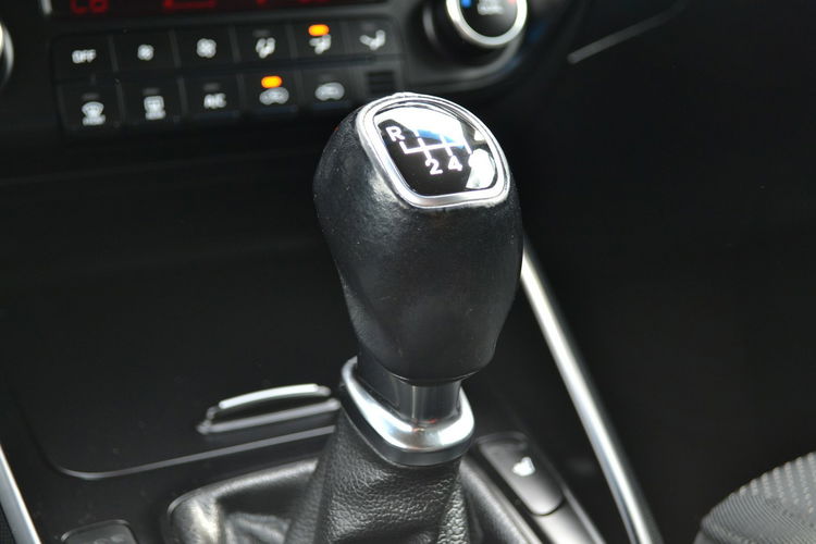 Kia Carens 1.6 135KM Podgrz. Kierownica, Fotele Climatronic LED 2016r zdjęcie 20