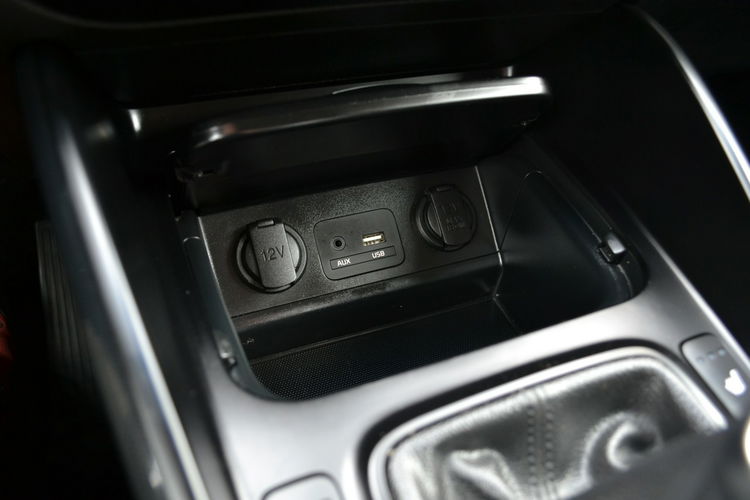 Kia Carens 1.6 135KM Podgrz. Kierownica, Fotele Climatronic LED 2016r zdjęcie 26