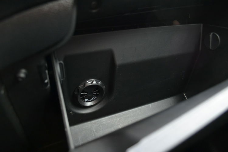 Kia Carens 1.6 135KM Podgrz. Kierownica, Fotele Climatronic LED 2016r zdjęcie 27