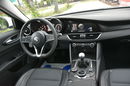 Alfa Romeo Giulia 2.2d Manual 2018r. jak NOWA 31tkm DNA NAVi Skóra LED Polecam zdjęcie 11