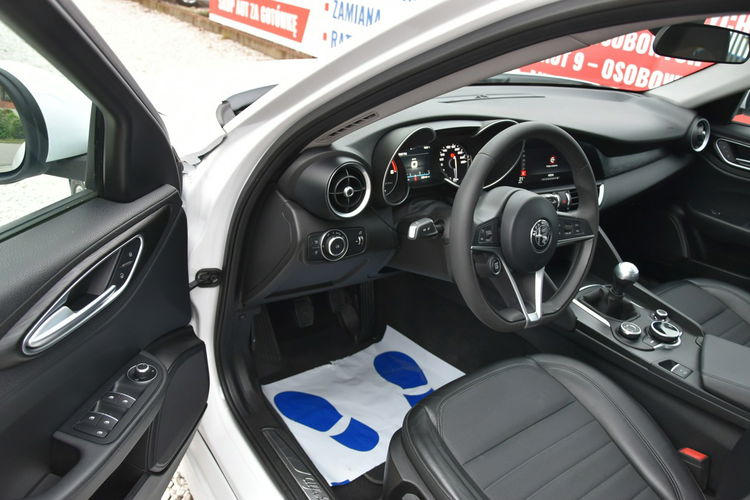 Alfa Romeo Giulia 2.2d Manual 2018r. jak NOWA 31tkm DNA NAVi Skóra LED Polecam zdjęcie 16