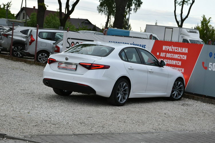 Alfa Romeo Giulia 2.2d Manual 2018r. jak NOWA 31tkm DNA NAVi Skóra LED Polecam zdjęcie 7