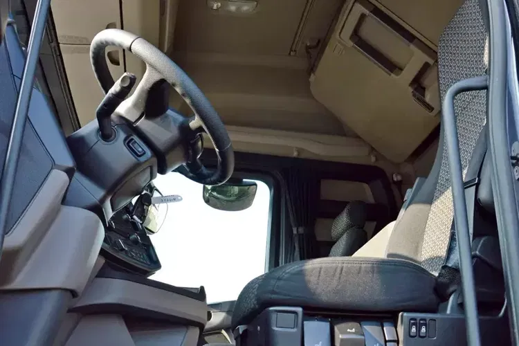 Scania S450 BEZ EGR | LED | KLIMA POSTOJOWA | WIRTUALNY KOKPIT | BAKI 1400 L | 2 ŁÓŻKA zdjęcie 26