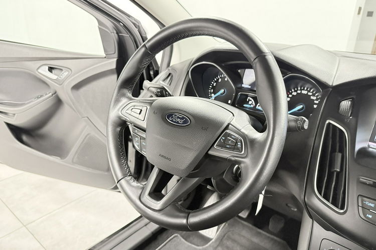 Ford Focus 1.0 TURBO 100KM Start Stop FACE LIFT Alu 17 Klima Navi SYNC IDEALNY zdjęcie 25