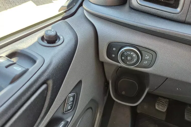 Ford transit-custom Long 59900zł NETTO 2.0TdCi/131KM zdjęcie 16