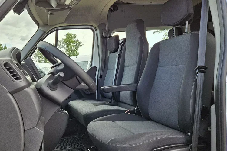 Renault Master L4H2 119999zł NETTO Brygadówka 7 osób 2.3dCi/145KM zdjęcie 18