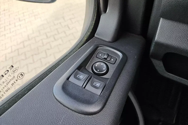 Renault Master L4H2 119999zł NETTO Brygadówka 7 osób 2.3dCi/145KM zdjęcie 19