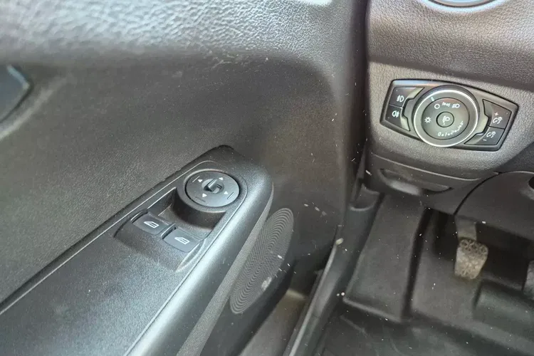 Ford Transit-Courier 33999zł BRUTTO 1, 5 TdCi/101KM zdjęcie 14