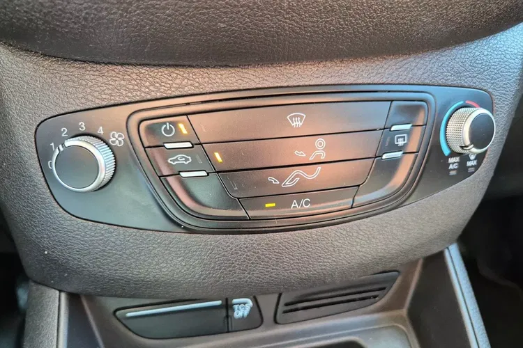 Ford Transit-Courier 33999zł BRUTTO 1, 5 TdCi/101KM zdjęcie 17