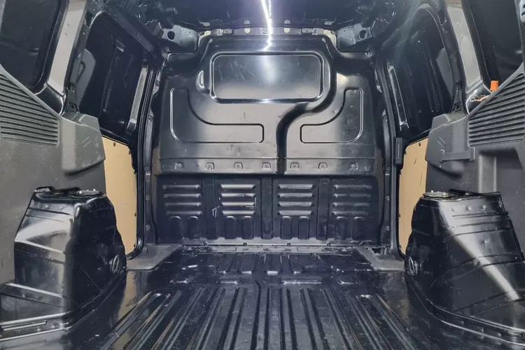 Ford Transit-Courier 33999zł BRUTTO 1, 5 TdCi/101KM zdjęcie 9