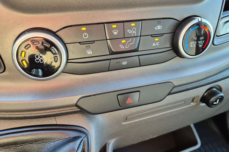 Ford Transit L3H2 69900zł NETTO 2.0 TdCi/131KM zdjęcie 26