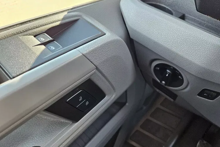 Volkswagen Crafter L3H2 109900zł NETTO Brygadówka 7 osób 2.0TDi/140KM zdjęcie 18