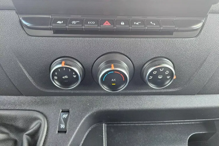 Renault Master L4H3 109999zł NETTO Brygadówka 7 osób 2.3 dCi/165KM zdjęcie 22