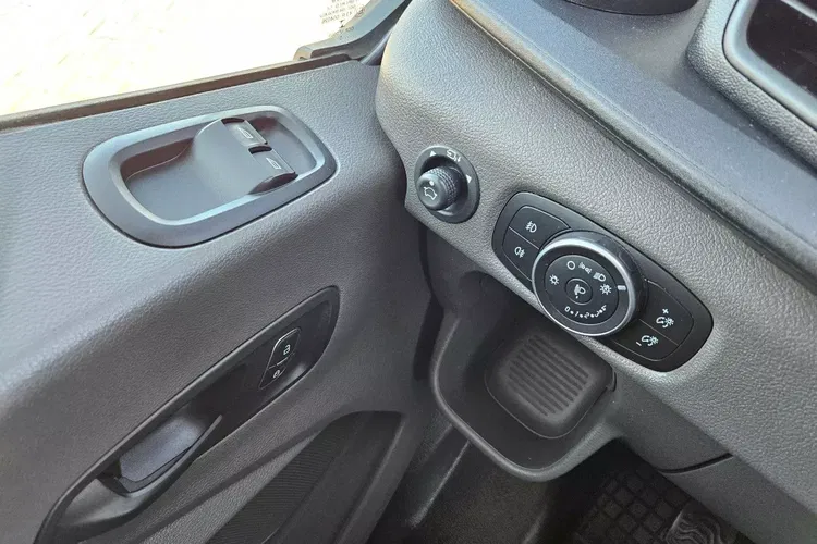 Ford transit L3H2 Lift 94999zł NETTO Brygadówka 6 osób 2.0TdCi/131KM zdjęcie 17