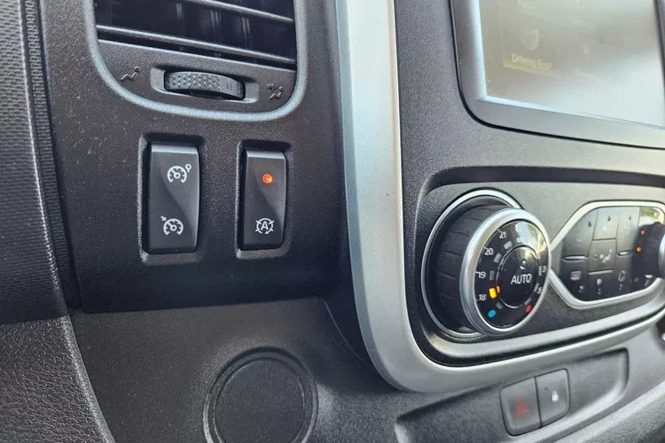 Renault Trafic L2H1 79900zł NETTO Brygadówka 6 osób 2.0dCi/120KM zdjęcie 28