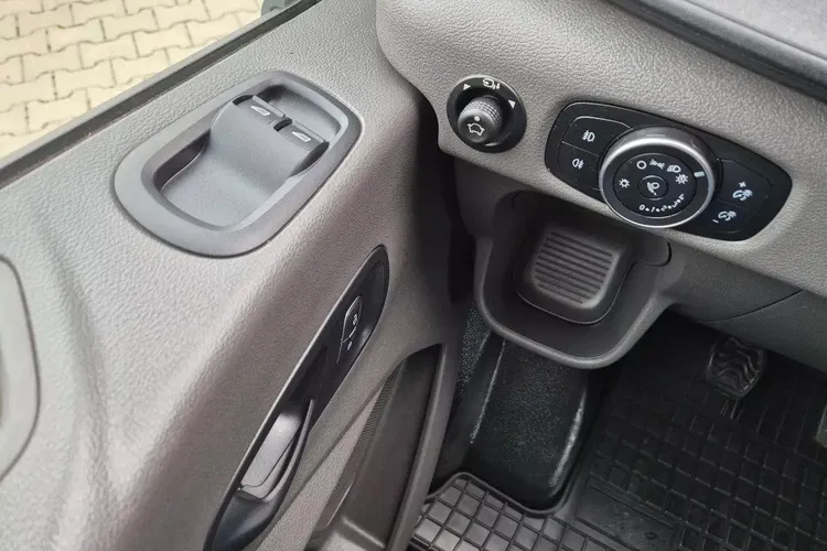 Ford transit Lift L3H3 69999zł NETTO 2.0TdCi/131KM zdjęcie 16