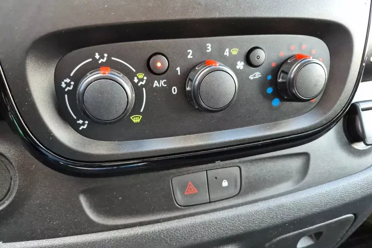 Opel Vivaro Long 62999zł Netto Brygadówka 6 osób 1.6CDTi/125KM zdjęcie 21