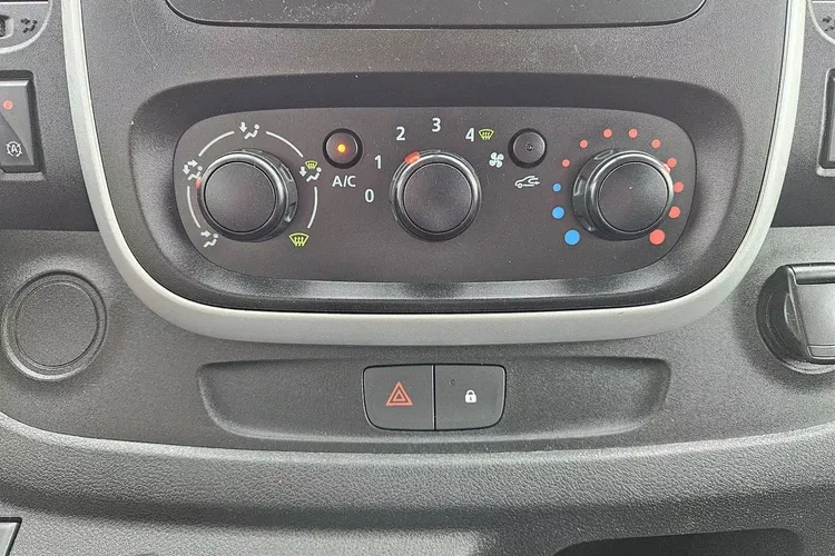 Renault Trafic Long 69900zł NETTO Brygadówka 6 osób 1.6 dCi/125KM zdjęcie 26