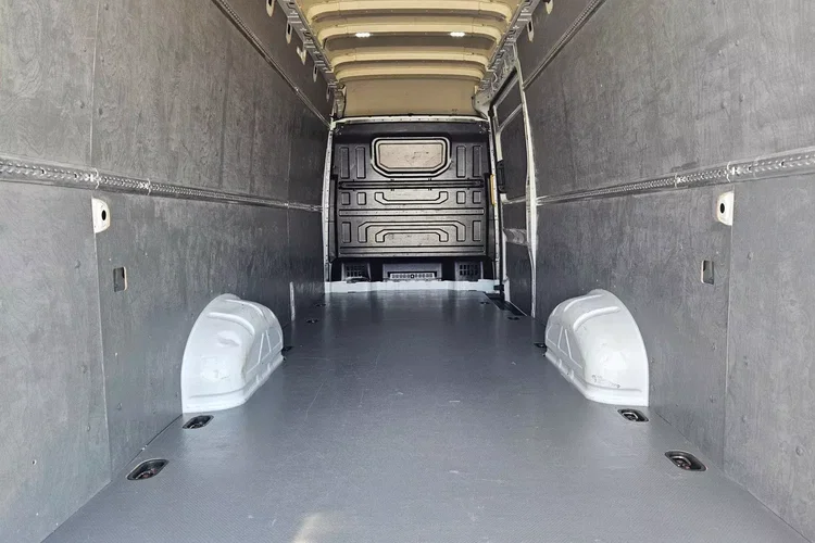 Volkswagen Crafter L4H3 99999zł NETTO 2.0TDI/140KM zdjęcie 16