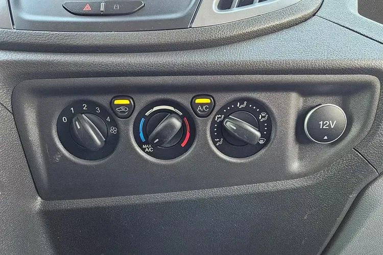 Ford transit L2H2 54999zł NETTO 2.0 TdCi/131KM zdjęcie 38