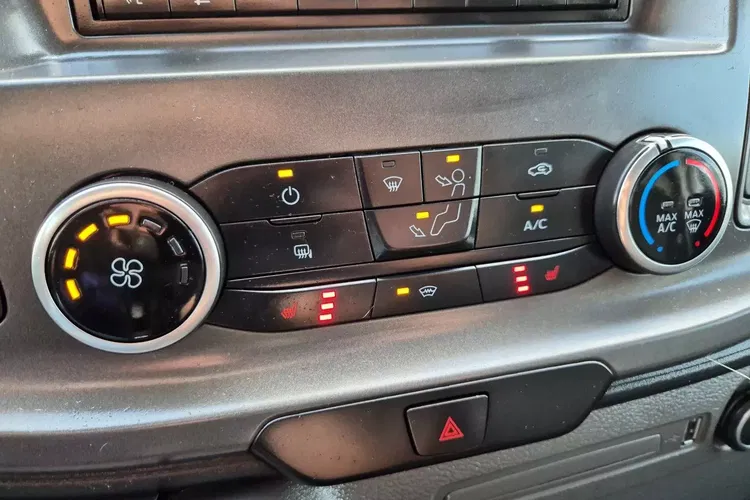 Ford transit-custom Long 52999zł NETTO AUTOMAT 2.0 TdCi/131KM zdjęcie 24