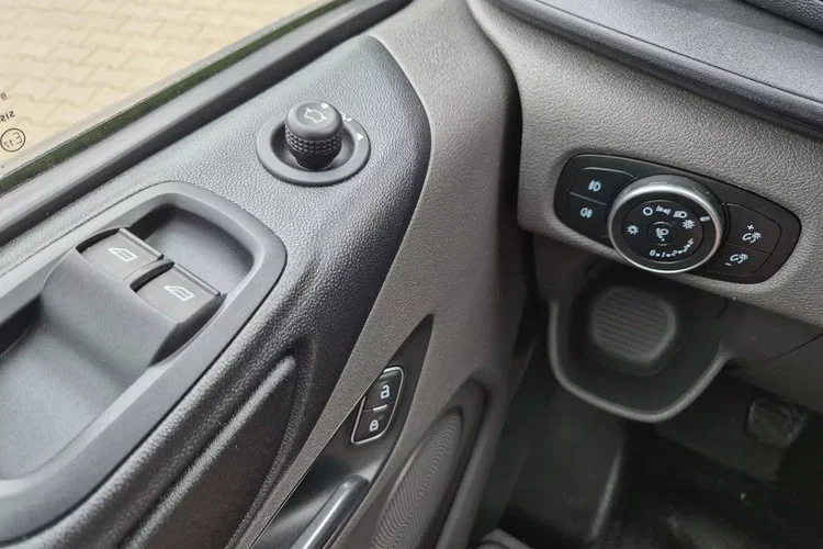 Ford transit-custom L2H2 69900zł NETTO 2.0TdCi/170KM zdjęcie 17
