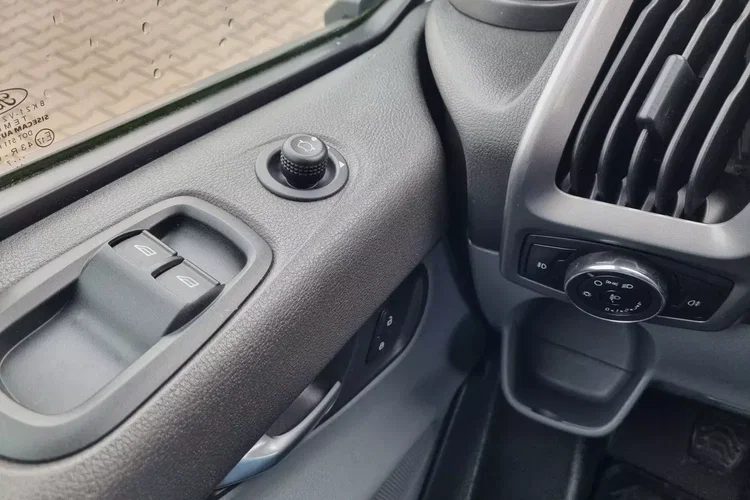 Ford transit-custom Long 44999zł NETTO 2.0 TdCi/131KM zdjęcie 17