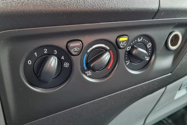 Ford transit-custom Long 44999zł NETTO 2.0 TdCi/131KM zdjęcie 26