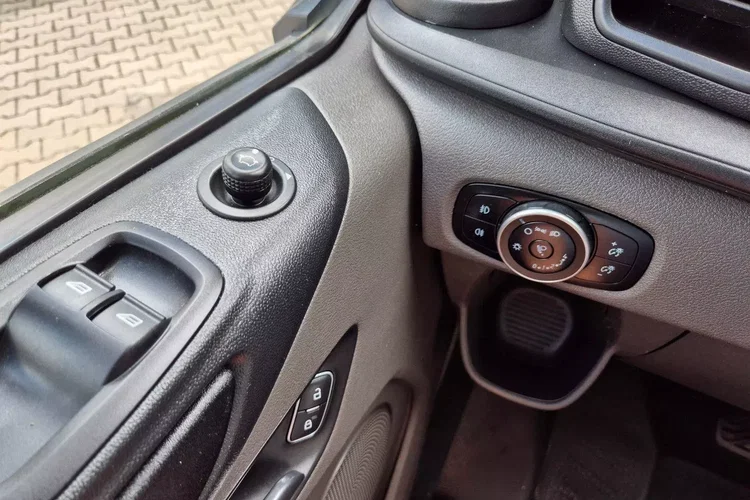 Ford transit-custom Long 69900zł NETTO 2.0TdCi/170KM zdjęcie 17
