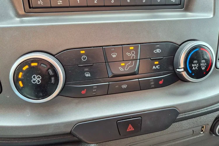 Ford transit-custom Long 69900zł NETTO 2.0TdCi/170KM zdjęcie 24