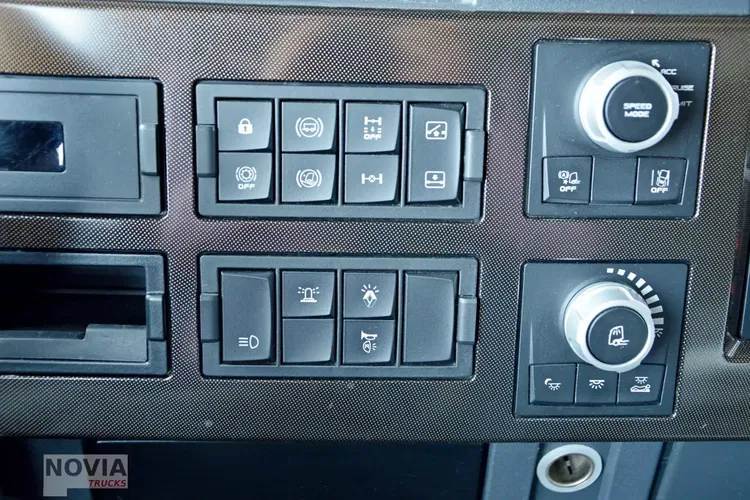 Renault T 520 | NAJBOGATSZA OPCJA | KLIMA POSTOJOWA | 2 ZBIORNIKI | XENONY | MIĘDZYOSIE zdjęcie 33