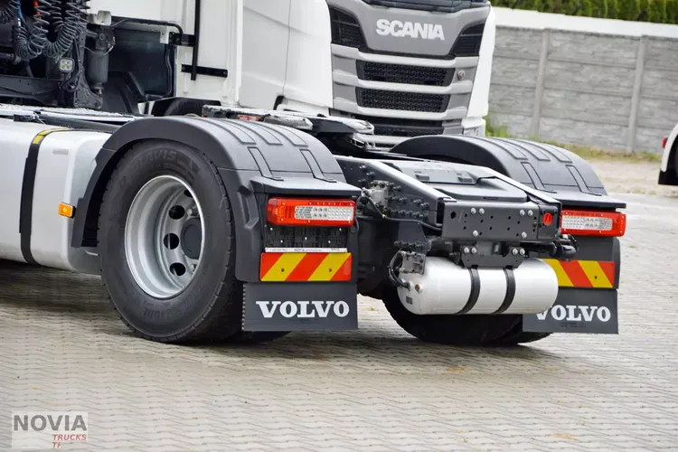 Volvo FH 500 1 TURBO | GLOB XL | KLIMA POSTOJOWA | KAMERY | NAVI | SKÓRY zdjęcie 13