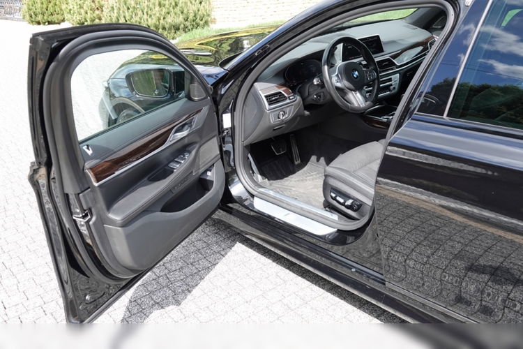 BMW 730d / xDrive / M-PAKIET / 210kW 286 KM / SALON PL / FV23% / Bezwypadkowy zdjęcie 34