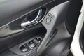 samochód osobowy Nissan zdjęcie 19