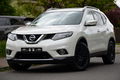 samochód osobowy Nissan zdjęcie 2