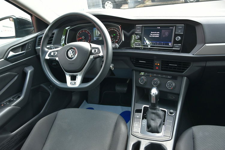Volkswagen Jetta 1.4TSi 150KM AUTOMAT 2019r. FullLED Kamera TEMPOMAT Isofix 37tkm zdjęcie 9