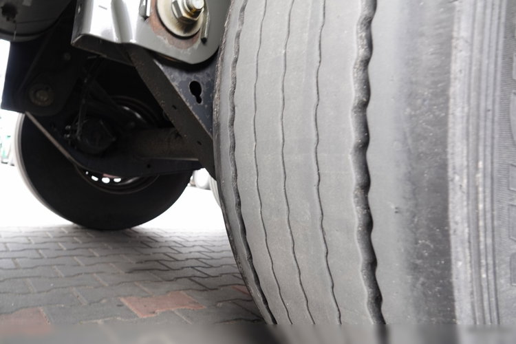 Lamberet / CHŁODNIA / CARIER VECTOR 1550 / KOSZ NA PALETY / OŚ PODNOSZONA / SAF / SPROWADZONA / MAŁO UŻYWANA  zdjęcie 13