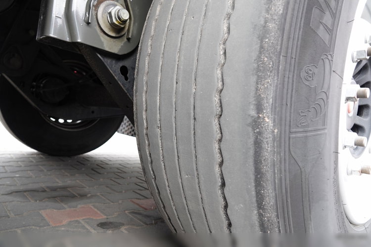 Lamberet / CHŁODNIA / CARIER VECTOR 1550 / KOSZ NA PALETY / OŚ PODNOSZONA / SAF / SPROWADZONA / MAŁO UŻYWANA  zdjęcie 14