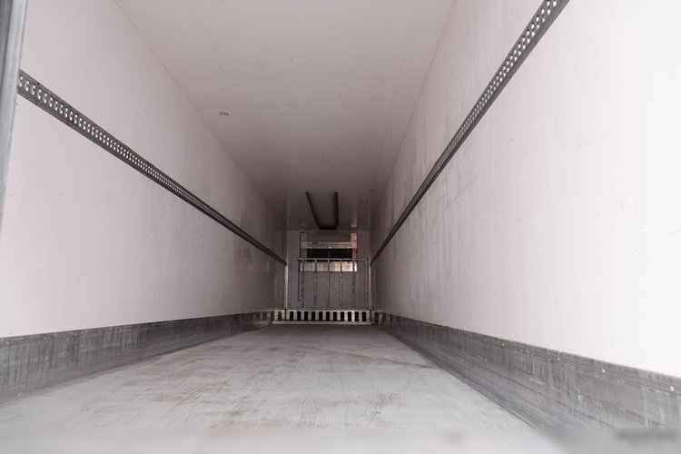 Lamberet / CHŁODNIA / CARIER VECTOR 1550 / KOSZ NA PALETY / OŚ PODNOSZONA / SAF / SPROWADZONA / MAŁO UŻYWANA  zdjęcie 16