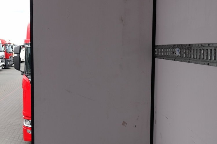 Lamberet / CHŁODNIA / CARIER VECTOR 1550 / KOSZ NA PALETY / OŚ PODNOSZONA / SAF / SPROWADZONA / MAŁO UŻYWANA  zdjęcie 21