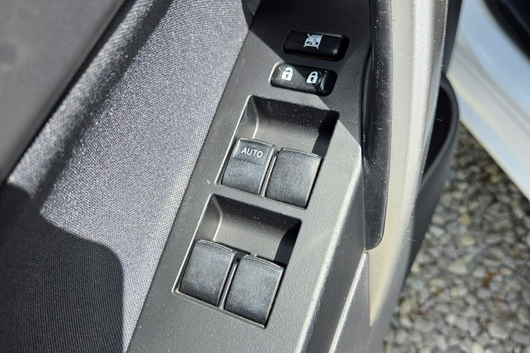 Toyota Auris 1.8 HSD 136KM Kamera 170 tys km Serwis Bardzo ładny zdjęcie 15