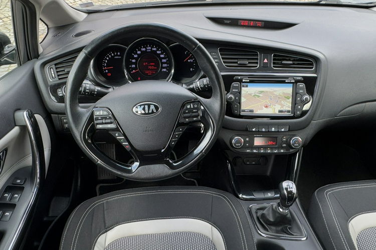 Kia Cee'd 1.6 Benz. 135KM z Niemiec - Kamera cofania, Nawigacja, Pełen SERWIS zdjęcie 16