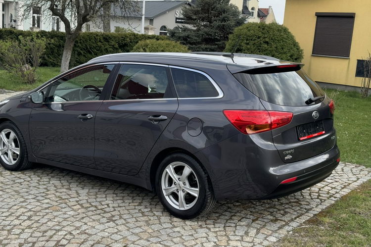Kia Cee'd 1.6 Benz. 135KM z Niemiec - Kamera cofania, Nawigacja, Pełen SERWIS zdjęcie 7