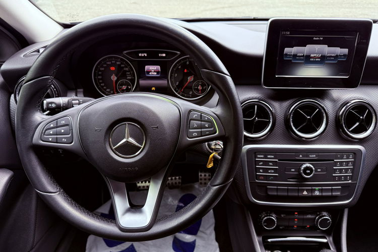 Mercedes A 160 1.6 benzynka. Kamera . Niski przebieg zdjęcie 12