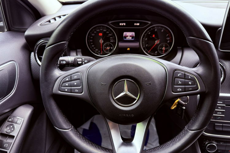 Mercedes A 160 1.6 benzynka. Kamera . Niski przebieg zdjęcie 13