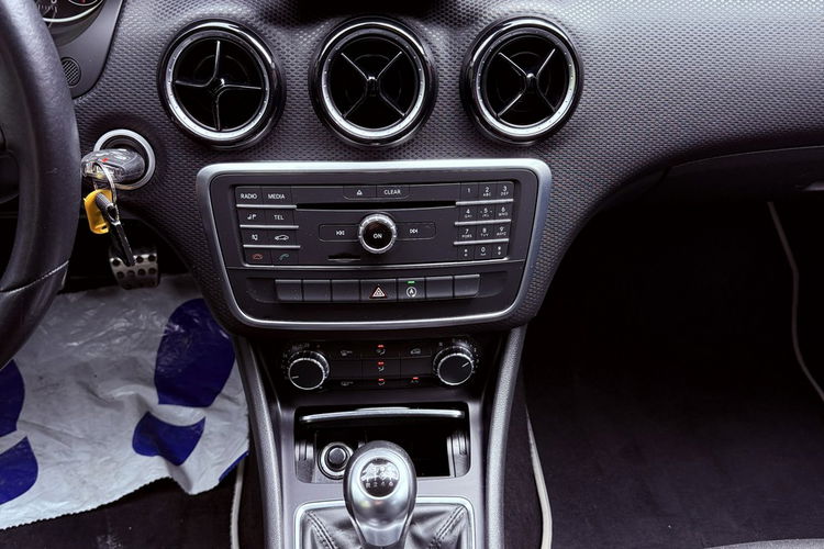 Mercedes A 160 1.6 benzynka. Kamera . Niski przebieg zdjęcie 14