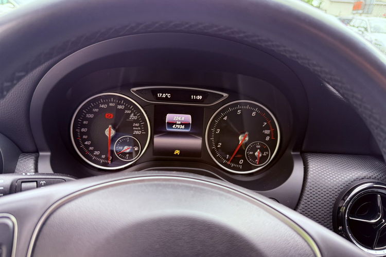 Mercedes A 160 1.6 benzynka. Kamera . Niski przebieg zdjęcie 23